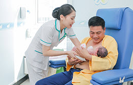 Phòng áp da bố chuyên biệt với đầy đủ trang thiết bị cao cấp sẽ giúp gắn kết tình cảm cha con