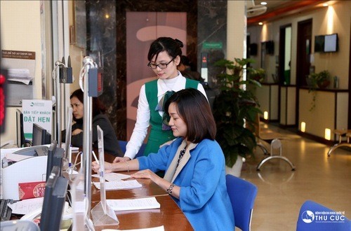 Người bệnh tới thăm khám tại bệnh viện Thu Cúc được hướng dẫn hoàn tất thủ tục nhanh chóng, tiết kiệm thời gian