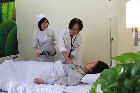 Đi khám bác sỹ theo định kì là giải pháp tích cực để chủ động theo dõi và bảo vệ sức khỏe bản thân.