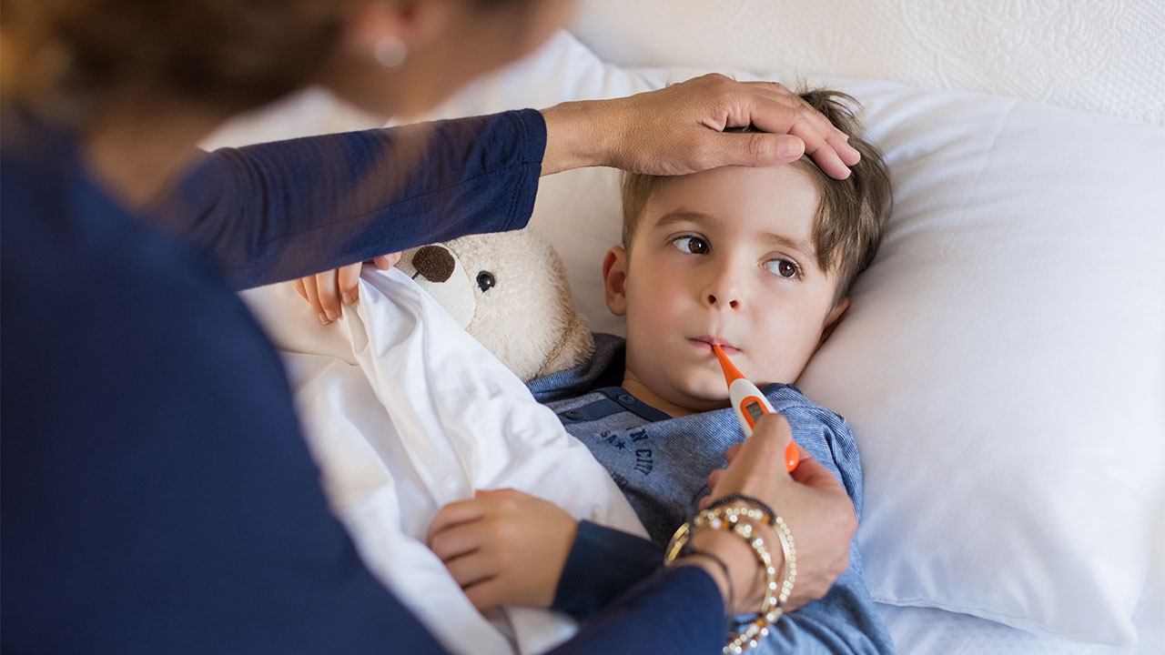 Các biện pháp chăm sóc và điều trị khi bé bị rối loạn tiêu hóa và sốt là gì?
