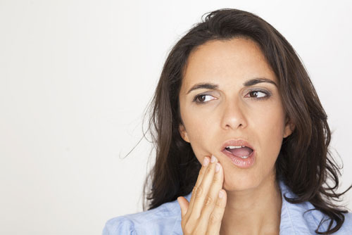 Đau răng sâu chữa đau răng như lấy tỏi đắp vào chỗ đau