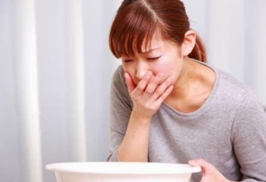 Làm thế nào để xử lý khi bị ngộ độc thực phẩm đau bụng buồn nôn?
