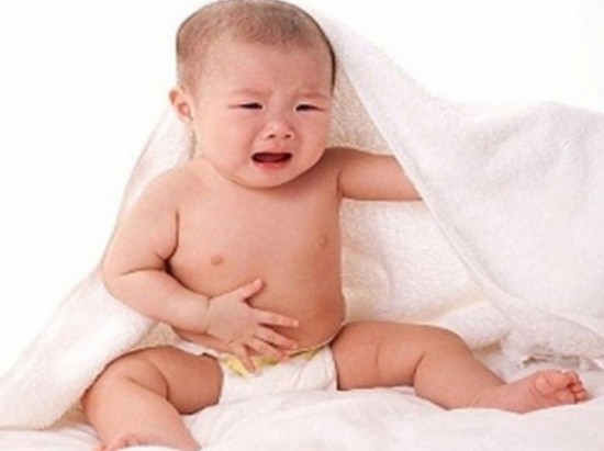 Có những nguyên nhân gì gây ra đau bụng và đi ngoài ở trẻ em?
