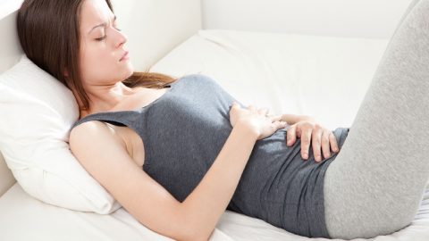 Hỏi đáp về hiện tượng đau bụng lâm râm kéo dài khi mang thai