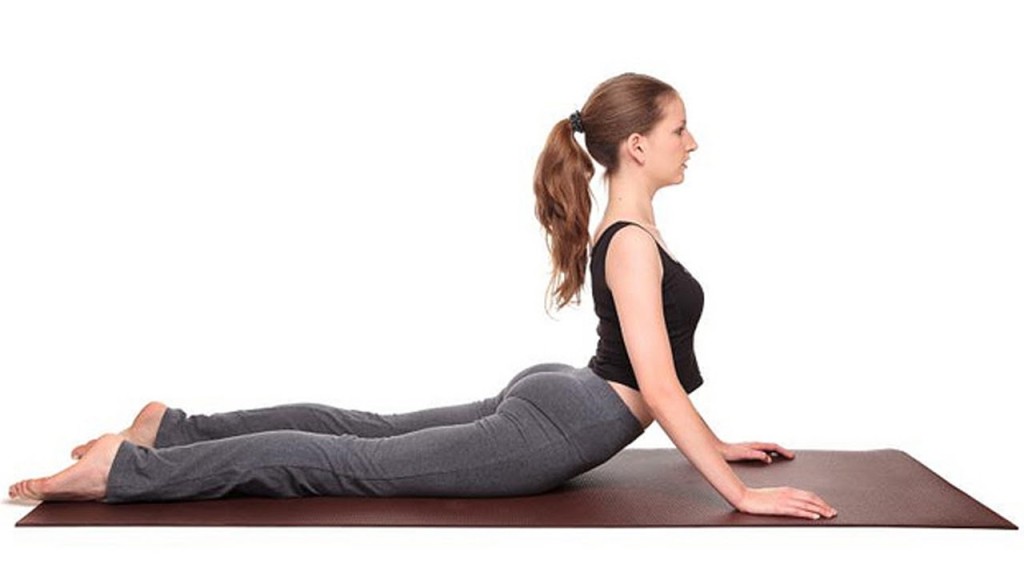 Những lưu ý quan trọng khi tập yoga để tránh làm tổn thương hoặc tăng đau cho người bị gai cột sống.
