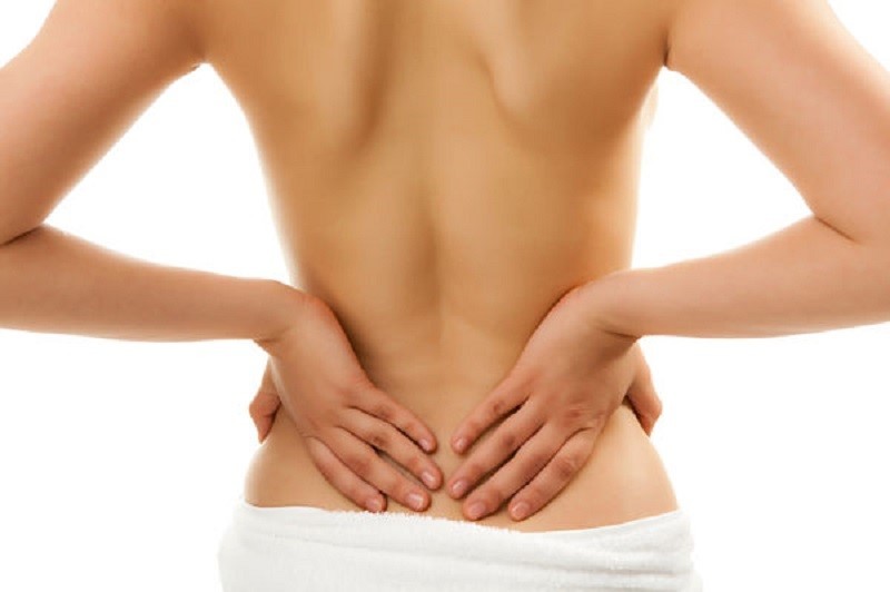 Triệu chứng khác của đau vùng mông gần xương cụt là gì?
