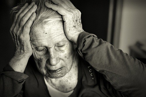 Câu hỏi về các triệu chứng của bệnh Alzheimer?