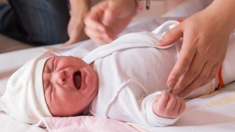 Những dấu hiệu nguy hiểm ở trẻ sơ sinh không thể bỏ qua