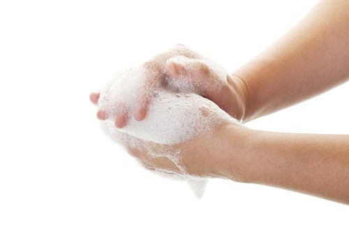 Phụ nữ mang thai nên tránh tiếp xúc với người mang bệnh, rửa tay sạch khi chế biến thức ăn và trước khi ăn để phòng tránh bệnh viêm dạ dày ruột do virus.
