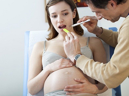 Vì sao bà bầu dễ mắc các bệnh về răng lợi2