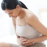 Đau vùng bụng trên ở nữ giới không có nguyên nhân rõ ràng