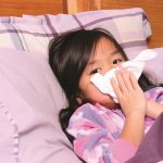 Cách phòng bệnh viêm đường hô hấp cho trẻ khi thời tiết