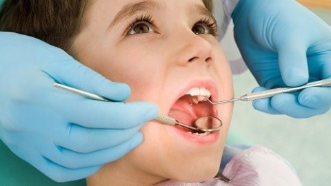 Chăm sóc bé sau nhổ răng Cha mẹ cần phải biết làm gì