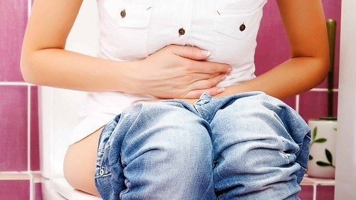 Nồng độ hormone tuyến giáp quá thấp khiến cơ thể gặp nhiều khó khăn trong việc tạo phân, dẫn tới táo bón.