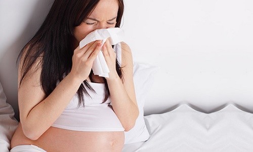 Phụ nữ mang thai là đối tượng dễ mắc cảm cúm do sức đề kháng kém