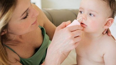 Chữa sổ mũi cho trẻ sơ sinh biến chứng khôn lường cho sức khỏe