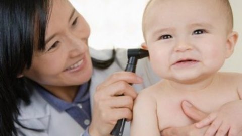 Nguyên nhân và cách điều trị bệnh viêm tai giữa ở trẻ em