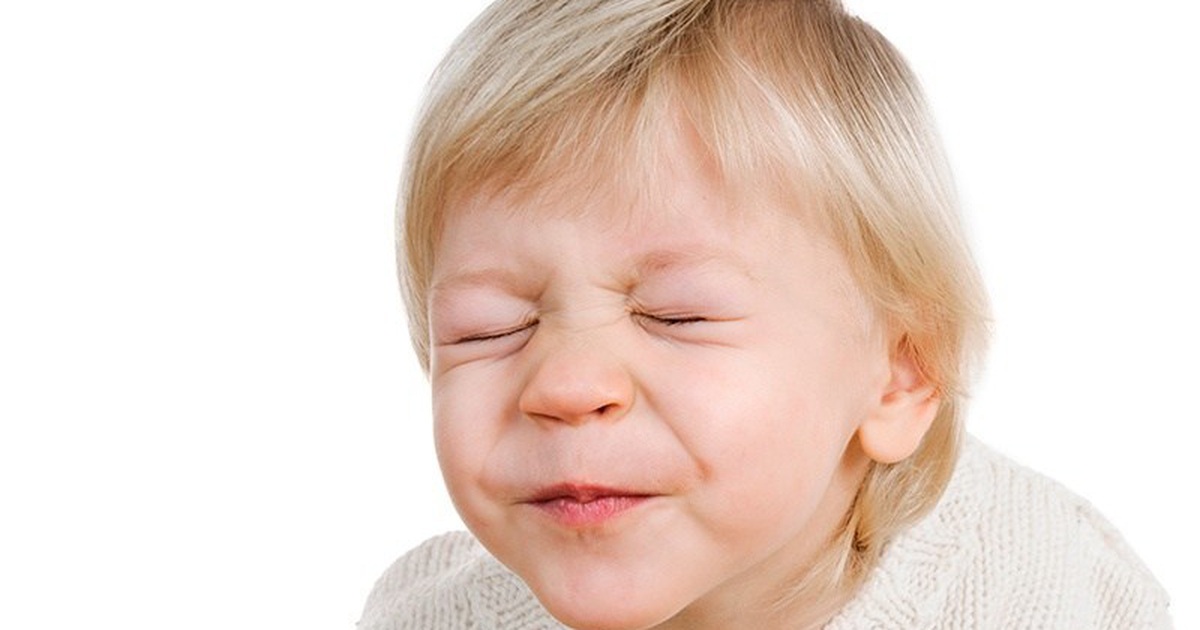 Rối loạn Tic có thể là nguyên nhân khiến trẻ hay nháy mắt.
