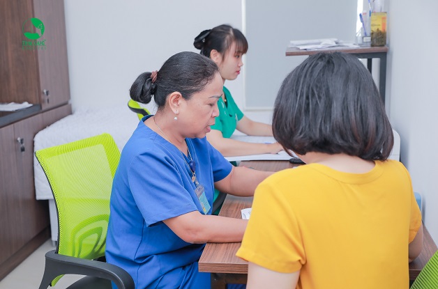 Nguyên nhân thai vào tử cung chậm có thể do mẹ bầu đã chửa ngoài tử cung