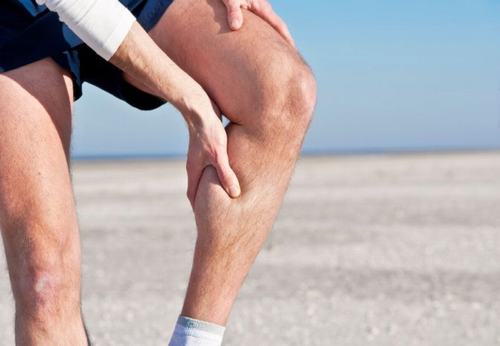 Có những biểu hiện và triệu chứng nào của đau bắp chân?
