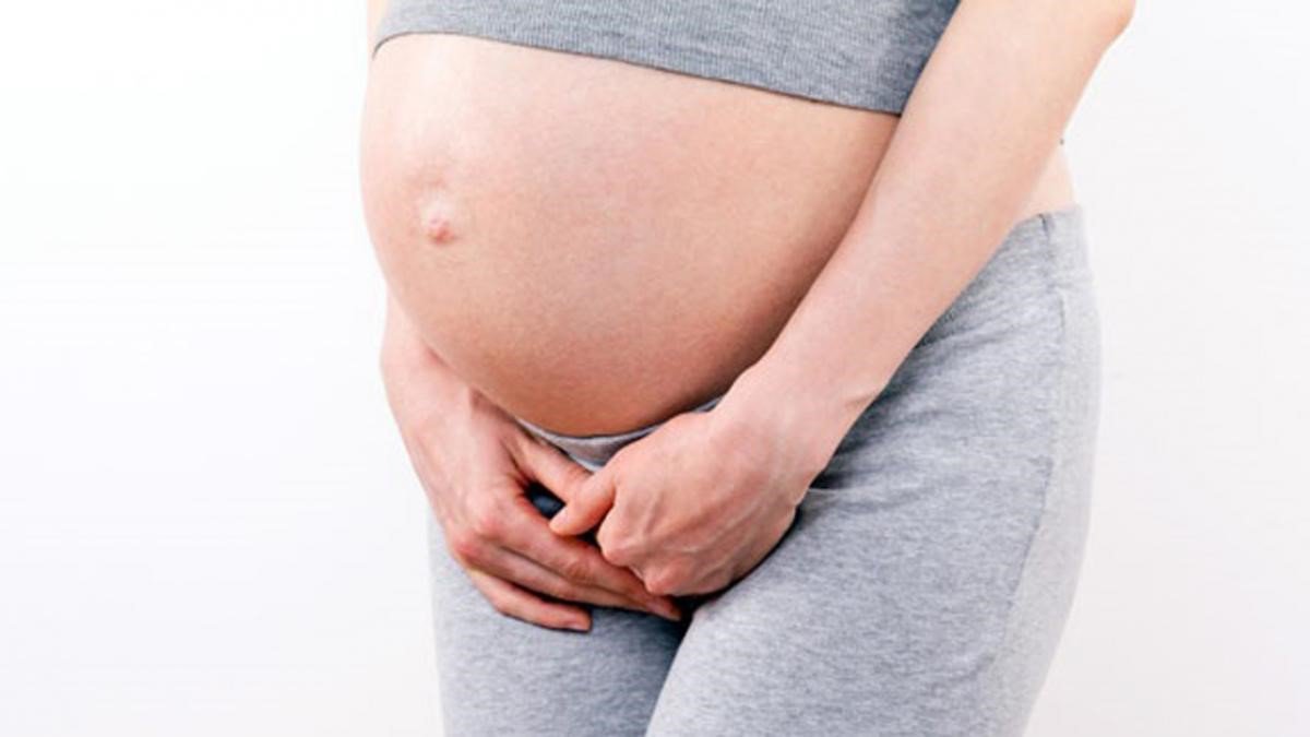  Mẹ bầu ra máu nhưng không đau bụng : Nguyên nhân và cách khắc phục