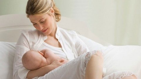 Cách cho bé bú đúng cách – mẹ sau sinh nên biết