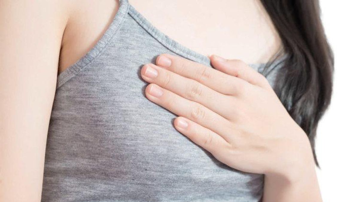 Có những loại thuốc hoặc phẩm chất nào tăng nguy cơ mọc mụn trên ngực?
