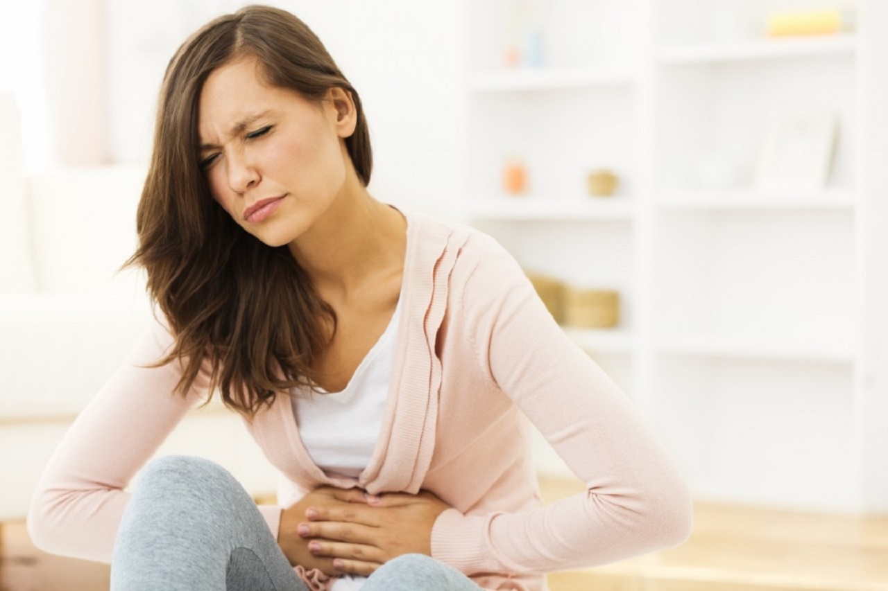 Có quan hệ giữa viêm dạ dày và đau bụng giữa trên rốn không?
