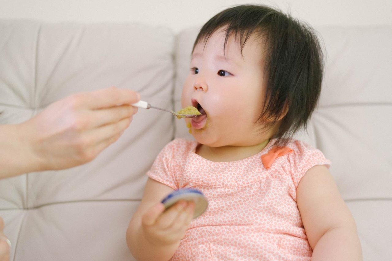 Có cách nào để đảm bảo trẻ em hấp thụ tốt canxi từ thực phẩm?
