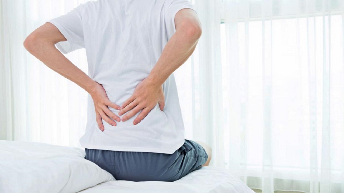 Nguyên nhân gây đau xương chậu bên phải nam là gì?
