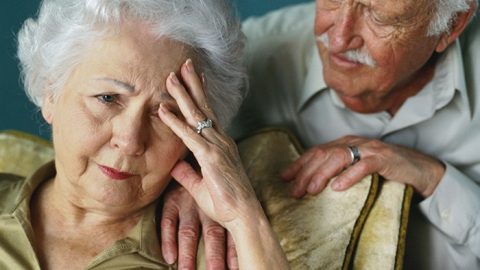Những điều cần lưu ý khi chăm sóc bệnh nhân Alzheimer