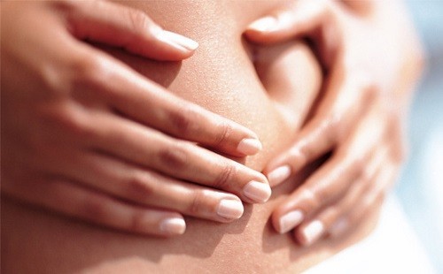 Phôi thai dịch chuyển chậm thì sẽ ảnh hưởng đến thời gian thai vào tử cung không?
