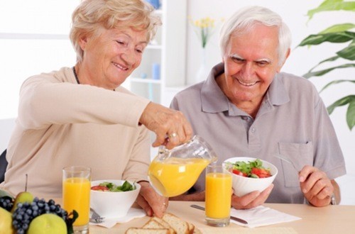 Ăn uống no, đầy đủ dưỡng chất giữ ấm cơ thể mùa đông