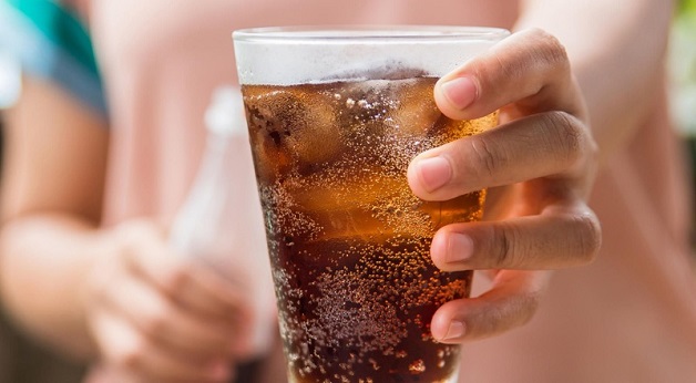 Đầy hơi sau khi uống coca là do đâu?