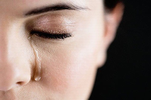Các phương pháp điều trị hiệu quả cho ngứa mắt và chảy nước mắt là gì? 
