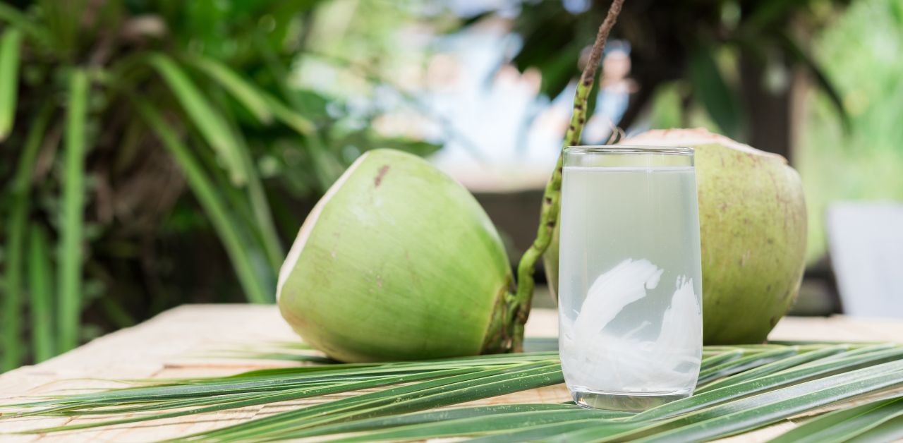 Sinh mổ có thể uống nước dừa không?