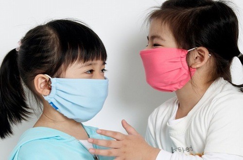 Người bệnh quai bị cần đeo khẩu trang tránh lây nhiễm cho người xung quanh