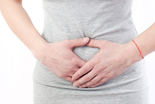 Nên thực hiện những biện pháp nào để giảm đau bụng dưới gần ngày kinh?
