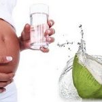 Uống nước dừa khi mang thai cung cấp cho mẹ nhiều dưỡng