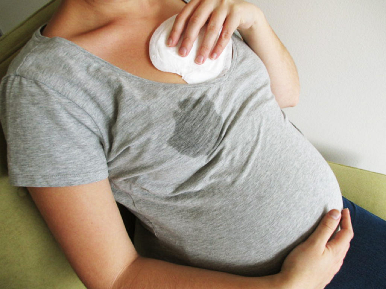 Vì sao một số phụ nữ có thể có sữa non mà không mang thai hoặc chưa sinh con?
