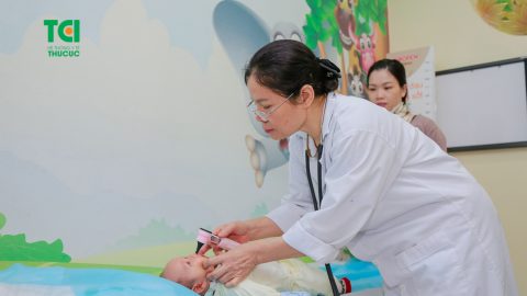 Khám tai mũi họng cho trẻ sơ sinh cần đặc biệt