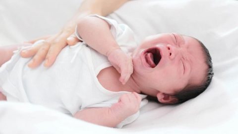 Giải pháp cho ba mẹ: “Khi trẻ sơ sinh gắt ngủ phải làm sao?”