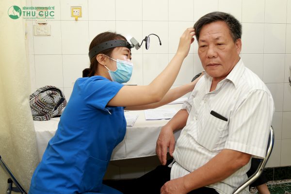 Thăm khám và điều trị đau nhức vành tai
