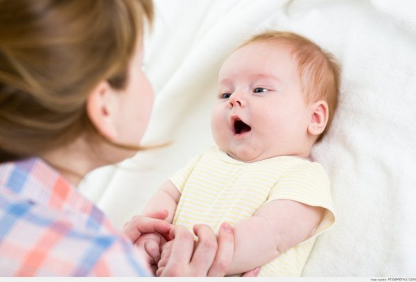 Trẻ sau phẫu thuật dính thắng lưỡi cần được bổ sung dinh dưỡng và vệ sinh răng miệng sạch sẽ