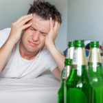 Tìm hiểu nguyên nhân và cách chữa nhức đầu khi say rượu