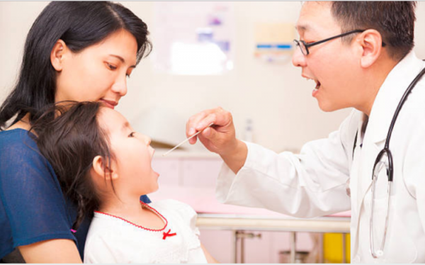 Phẫu thuật cắt thắng lưỡi cho trẻ tùy thuộc vào từng mức độ dính của thắng lưỡi của trẻ.
