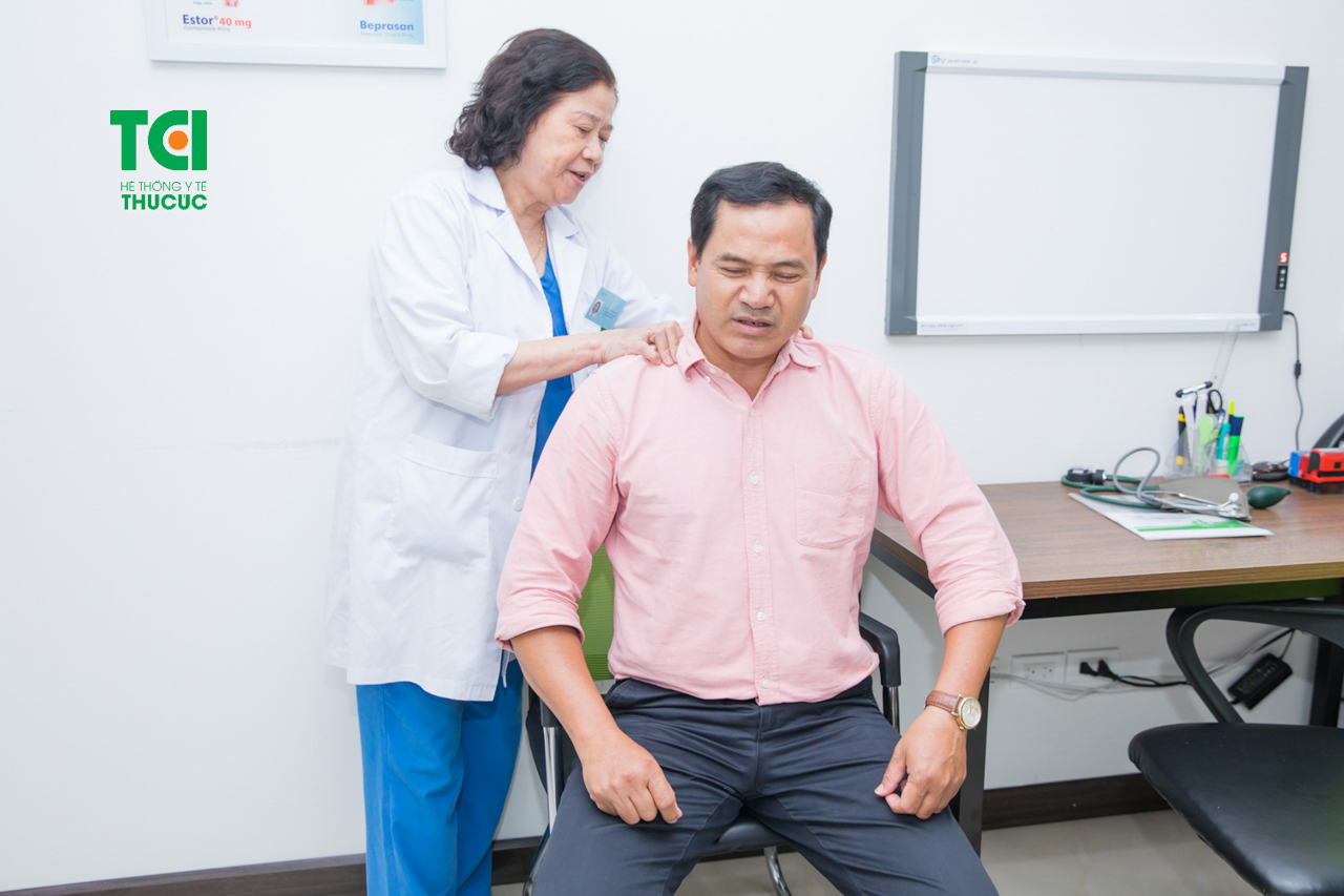 Bệnh viện Chợ Rẫy có những phương pháp điều trị nào cho người bệnh đau lưng?
