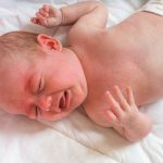 Nhận biết sớm những dấu hiệu nguy hiểm ở trẻ sơ sinh