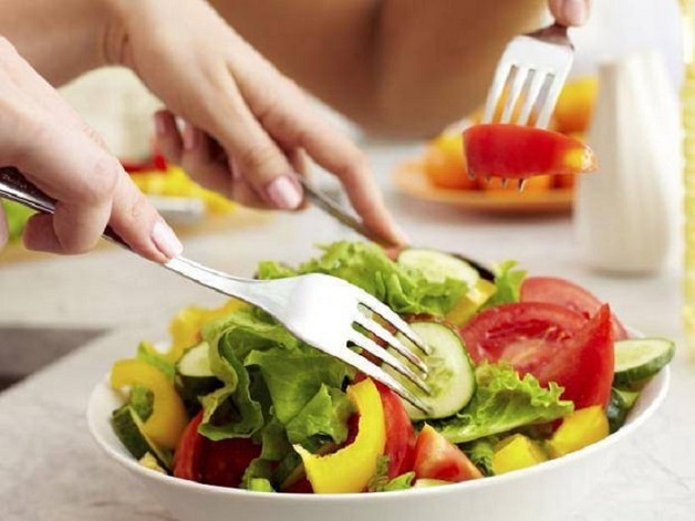 vì sao không nên ăn nhiều vào buổi tối