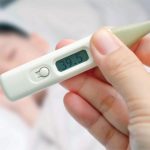 Mách mẹ cách phân biệt sốt xuất huyết với sốt phát ban
